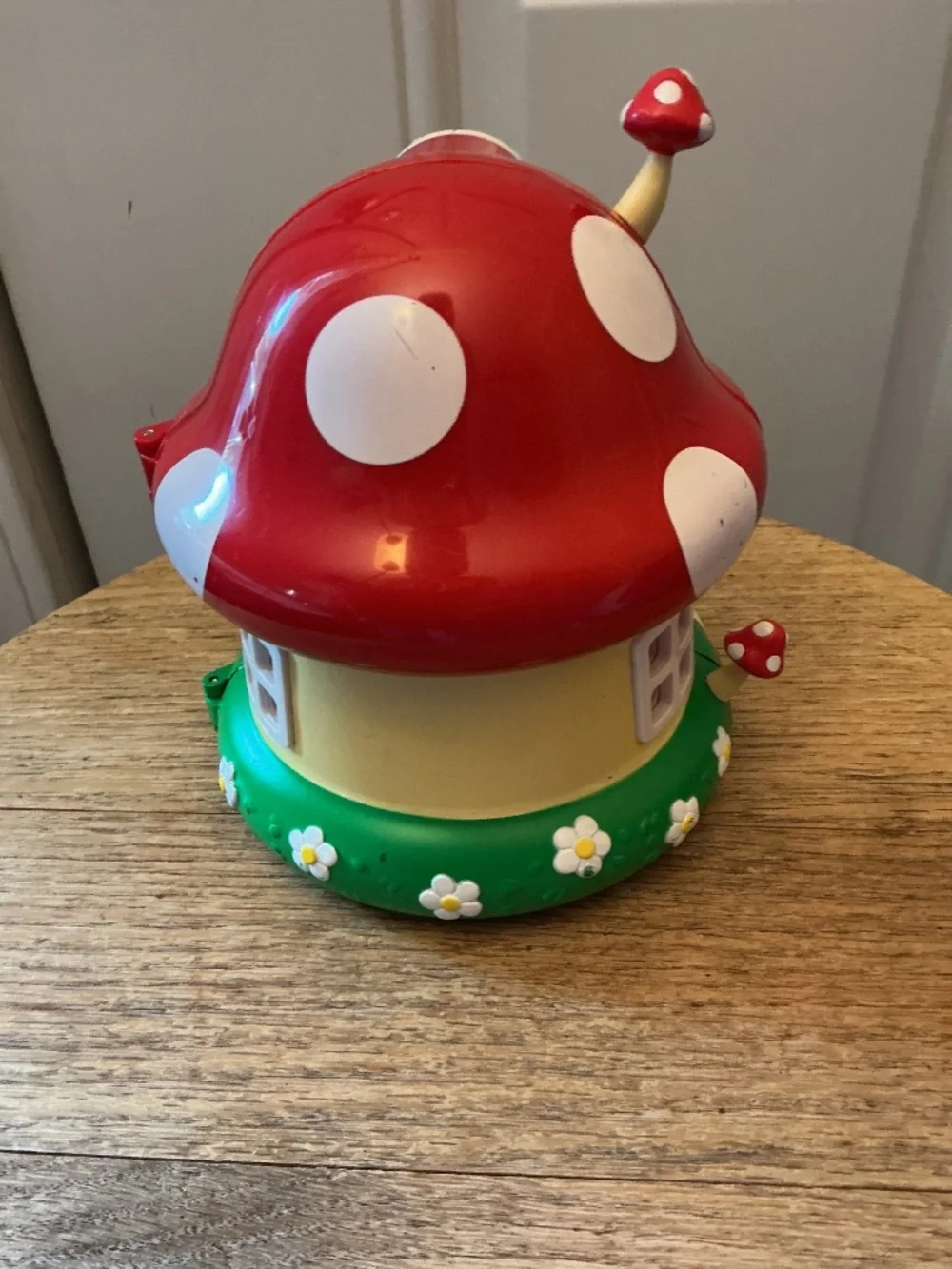 Vintage Sanrio Hello Kitty Mushroom Doll House 2001 Bandai